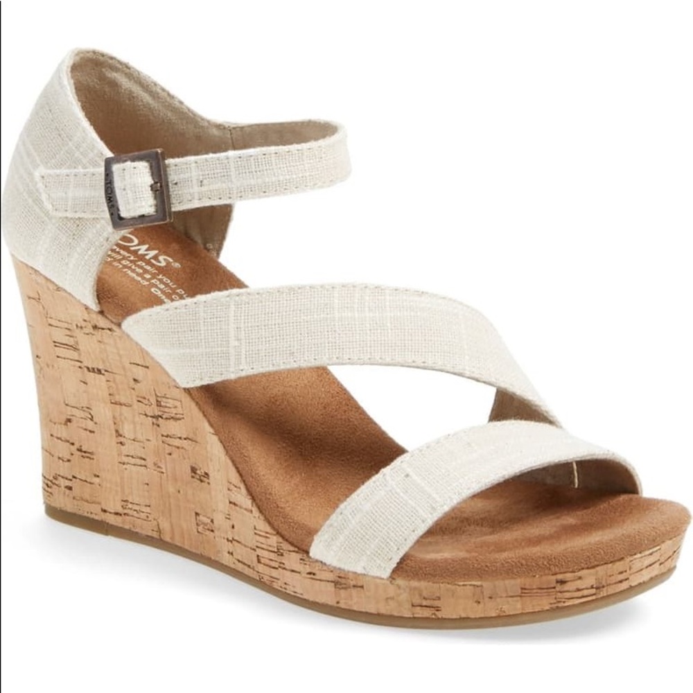 NEVER WORN TOMS Carissa wedge sandal